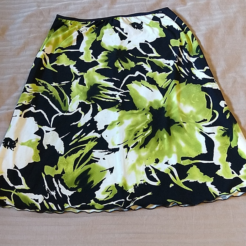Cute floral abstract skirt, super comfy